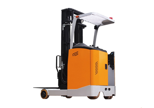 Apakah perbezaan antara forklift mengimbangi dan forklift jangkauan?